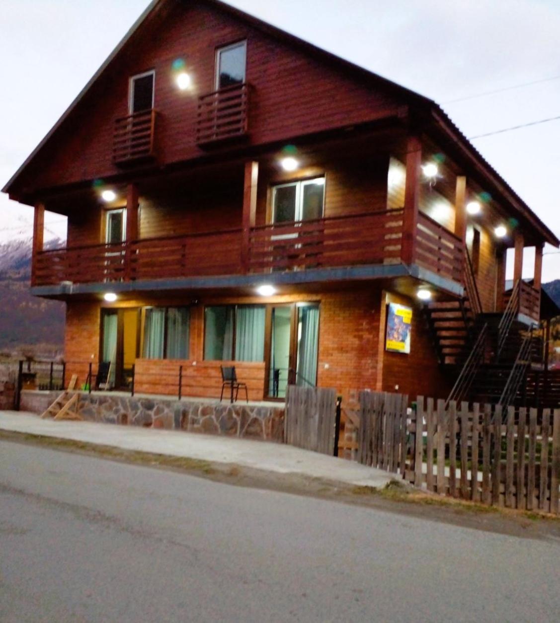 Gablile Apartments Mestia Buitenkant foto